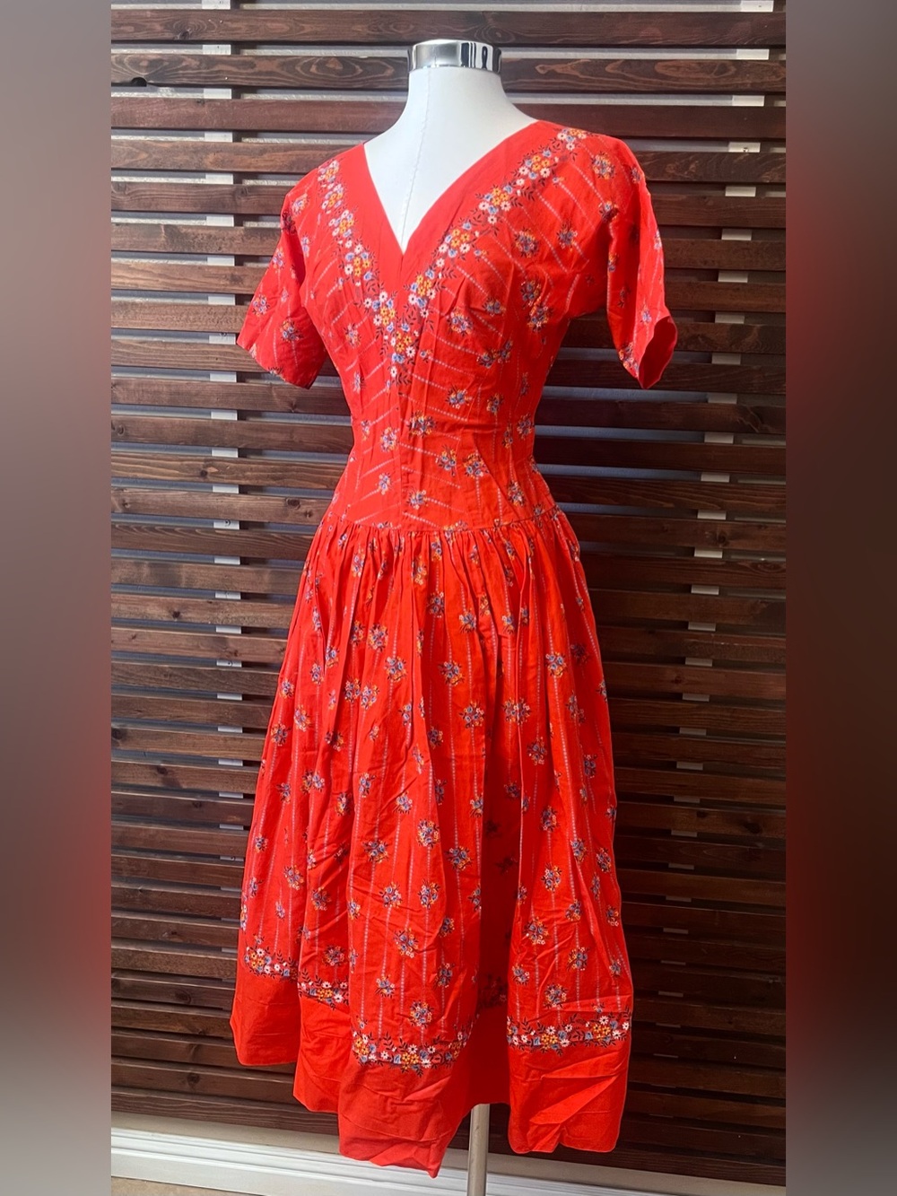 Vintage 1950s 50s Red Floral Short Sleeve Midi Rockabilly VLV V-Neck Dress - S - Picture 3 of 14